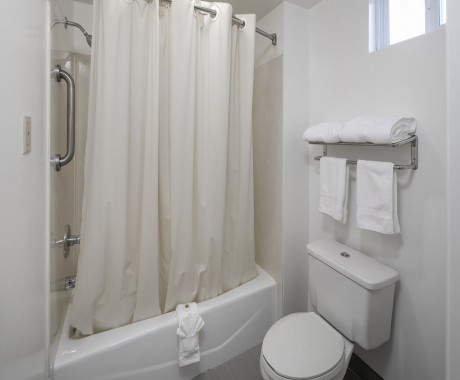 Redwood Creek Inn - Standard King Private Bathroom